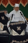 Huzoor-e-'Aali Saiyedna saheb (tus) on Takht-e-Taiyebi